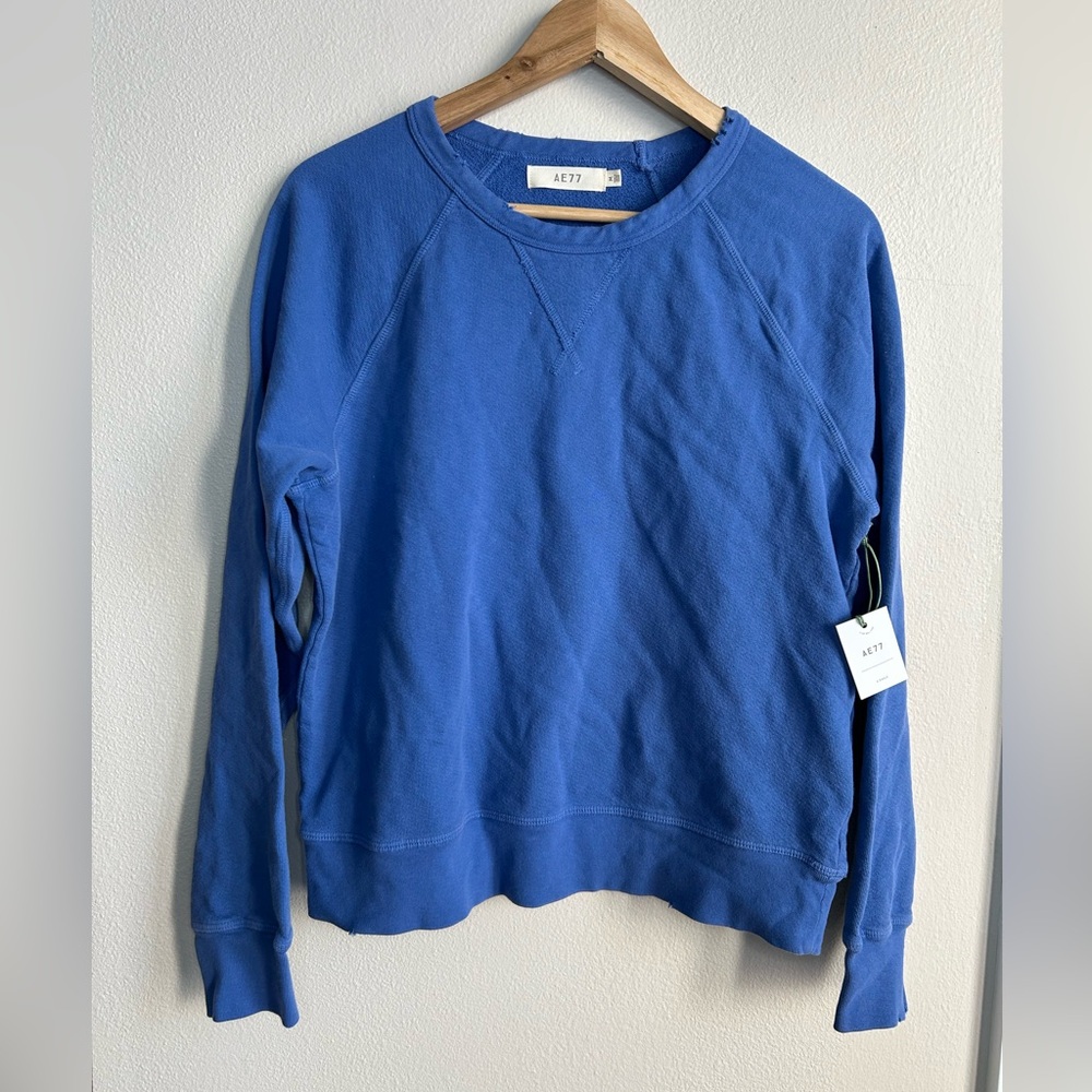 NWT AE77 $98 Distressed Crew Neck Pullover Sweatshirt Blue 100% Cotton Size M